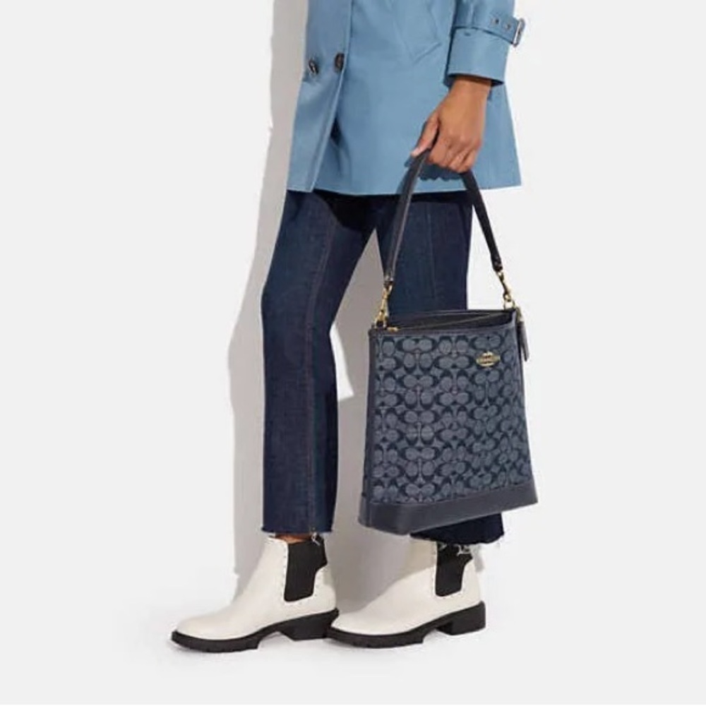 NWOT Coach Molly Bucket Crossbody Bag in Denim Signature Fabric - Picture 2 of 12